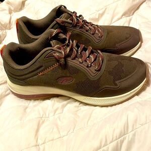 Dr. Scholls Know Better walking shoes brown camouflage pattern
